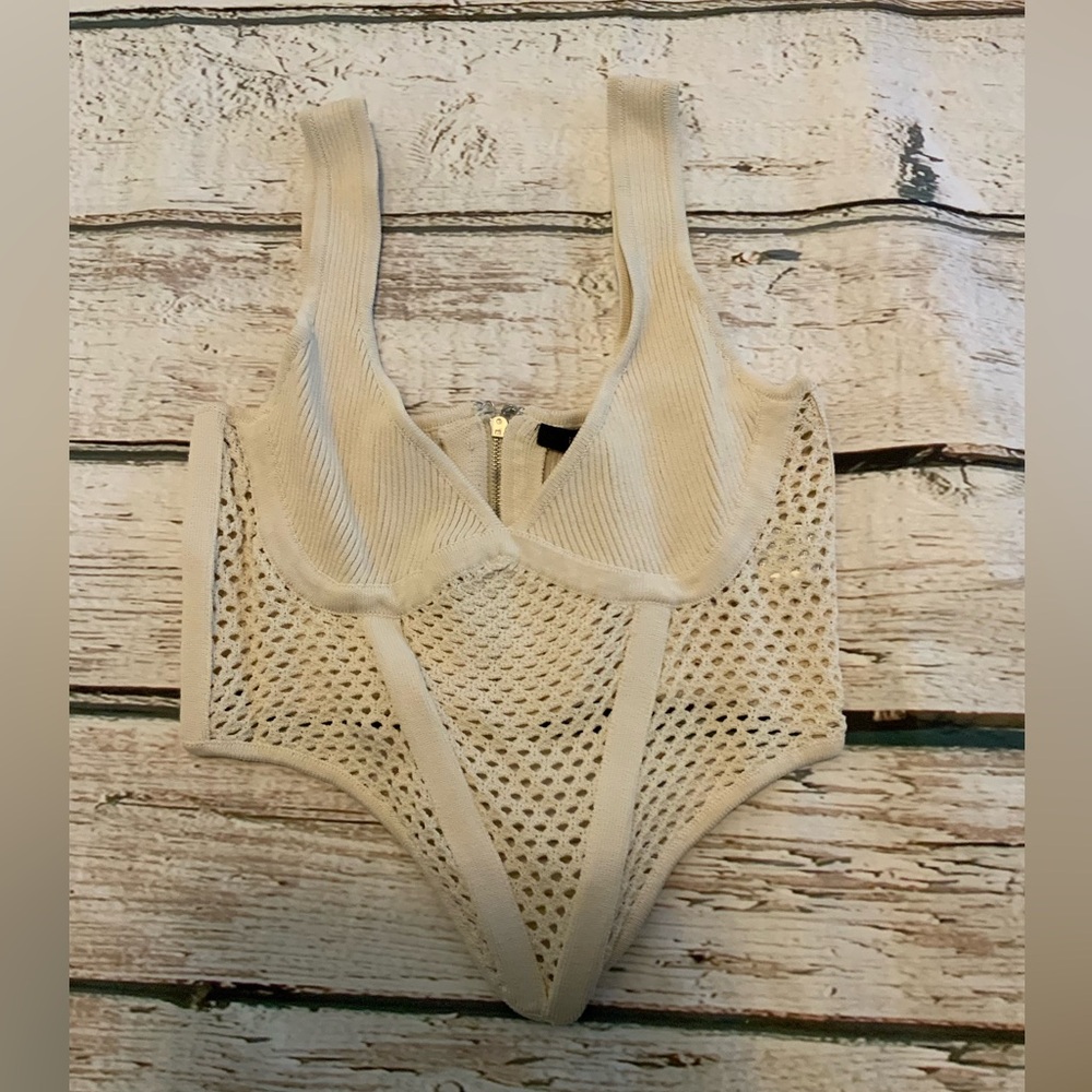 Forever 21 Cream/Ivory Boned Crochet Corset Crop Top‎ M